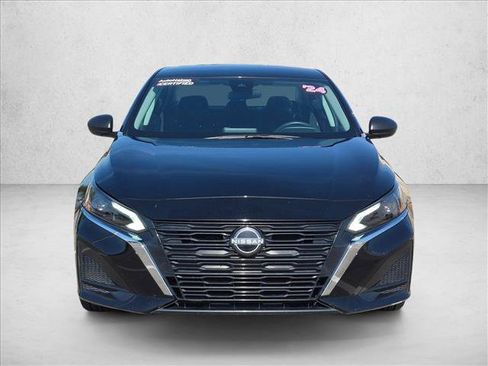 Used 2025 Nissan Altima 2.5 SV FWD image 2