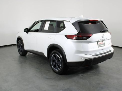 Certified 2025 Nissan Rogue SV image 3
