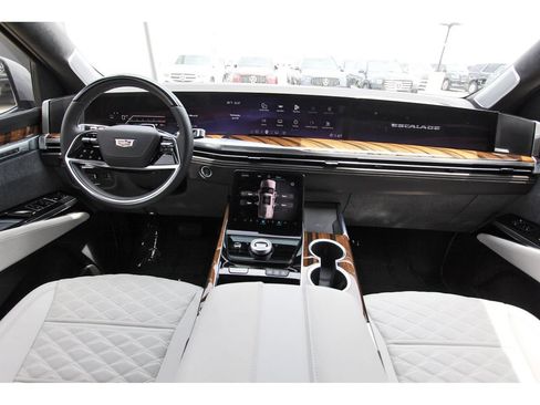 Certified 2026 Cadillac Escalade Platinum Sport w/ LPO, ONYX Package AWD/4WD image 9