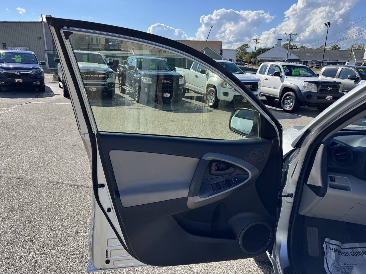 Used 2012 Toyota RAV4 FWD w/ Value Pkg image 17