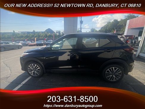 Used 2022 Nissan Kicks SV FWD image 3