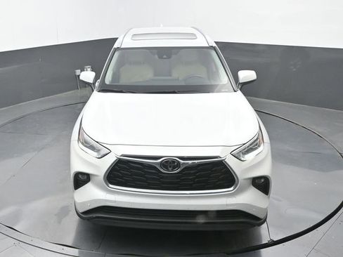 Used 2023 Toyota Highlander Limited image 14