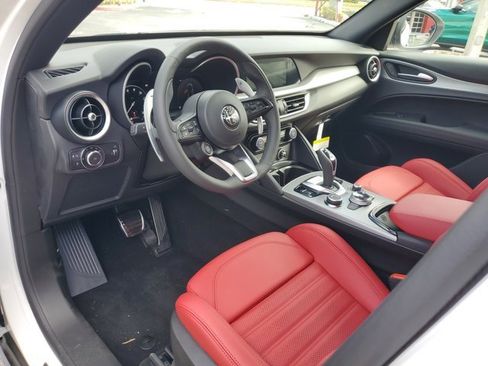 New 2025 Alfa Romeo Stelvio Sprint w/ Convenience Package image 9