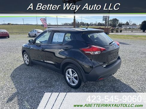 Used 2019 Nissan Kicks S image 4