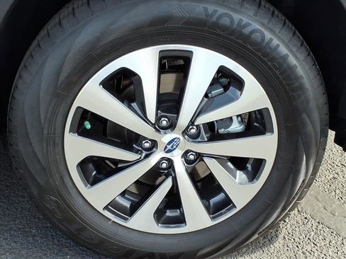 Certified 2025 Subaru Outback Premium w/ Popular Package #1A image 12