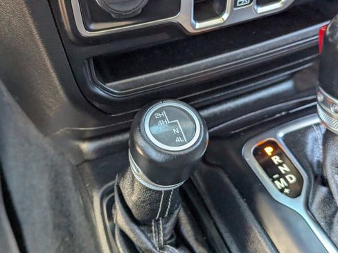 Used 2020 Jeep Gladiator Overland AWD/4WD image 29