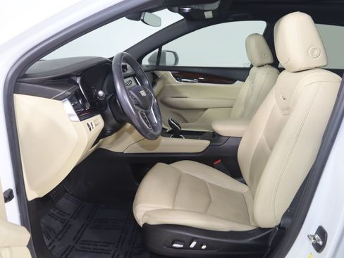 Used 2018 Cadillac XT5 Luxury w/ Driver Awareness Package FWD image 12