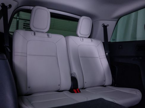 Used 2026 Lincoln Aviator AWD w/ Jet Appearance Package image 13