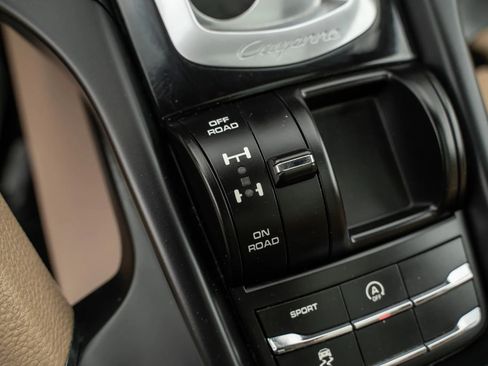Used 2016 Porsche Cayenne AWD/4WD image 36