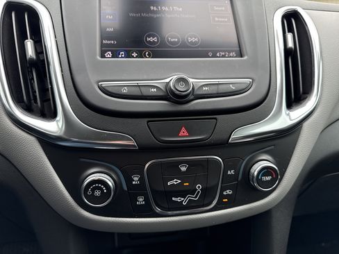 Used 2021 Chevrolet Equinox LS image 19