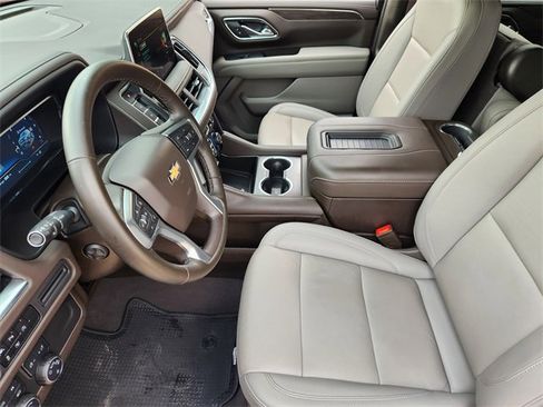 Used 2024 Chevrolet Tahoe LT w/ Luxury Package AWD/4WD image 4