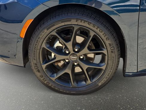 Used 2023 Chrysler Pacifica Touring-L w/ S Appearance Package FWD image 31