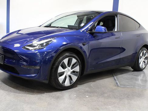 Used 2023 Tesla Model Y Long Range AWD/4WD image 6