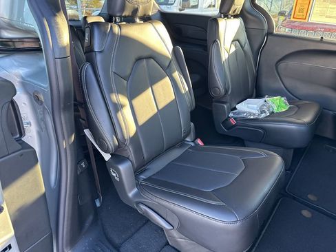 New 2026 Chrysler Pacifica Select image 45
