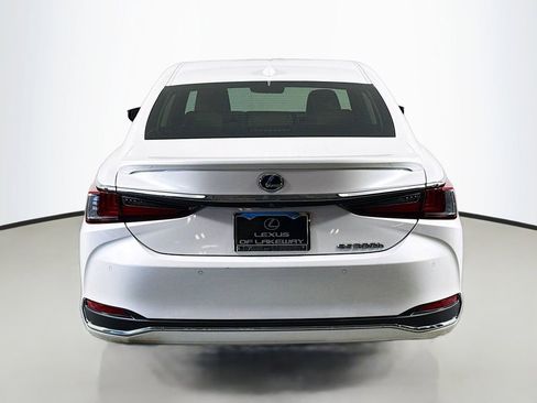 Used 2021 Lexus ES 300h Ultra Luxury w/ Accessory Package 2 image 6