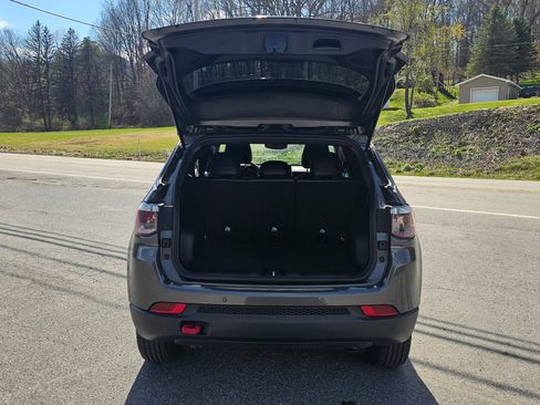 Used 2023 Jeep Compass Trailhawk AWD/4WD image 15