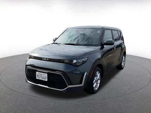 Used 2025 Kia Soul LX w/ LX Technology Package image 4