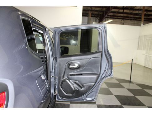 Used 2023 Jeep Renegade Latitude image 22