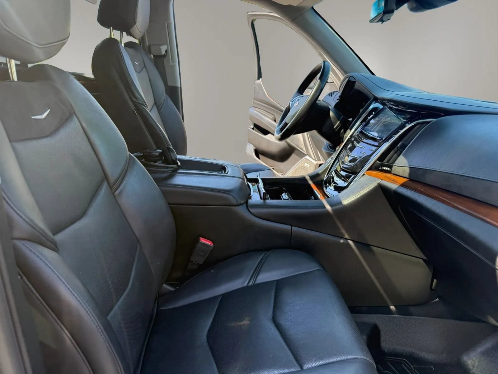 Used 2018 Cadillac Escalade Luxury AWD/4WD image 54