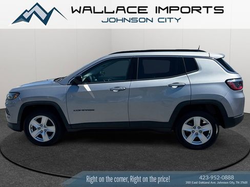 Used 2022 Jeep Compass Latitude w/ Sun and Sound Group AWD/4WD image 1