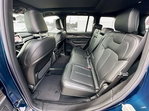 New 2026 Jeep Grand Cherokee Limited w/ Luxury Tech Group II AWD/4WD image 31