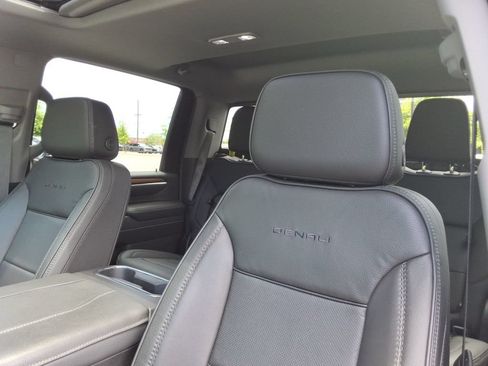 Used 2025 GMC Sierra 2500 Denali w/ Denali Reserve Package AWD/4WD image 26