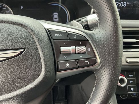 Used 2025 Genesis G70 2.5T image 9