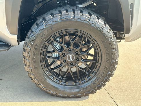 Used 2025 Toyota 4Runner TRD Off-Road image 10