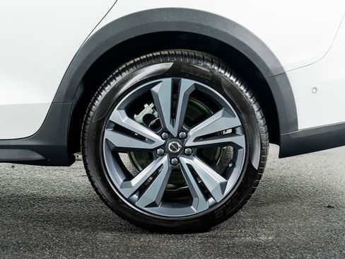 Used 2026 Volvo V60 B5 Cross Country Plus w/ Protection Package Premier image 16