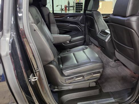 Used 2022 Cadillac Escalade ESV Luxury AWD/4WD image 19