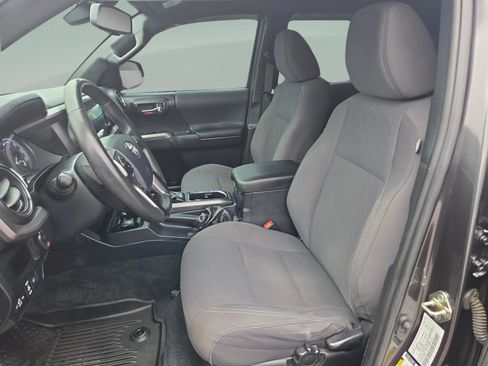 Used 2019 Toyota Tacoma TRD Sport image 17