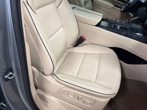 Used 2023 Cadillac Escalade Premium Luxury w/ Performance Package AWD/4WD image 51