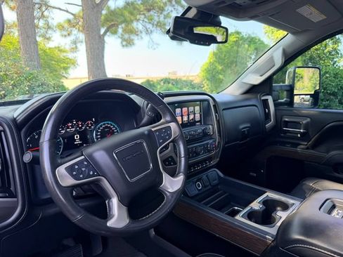Used 2017 GMC Sierra 2500 Denali w/ Duramax Plus Package AWD/4WD image 14