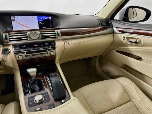 Used 2016 Lexus LS 460 w/ Comfort Package RWD image 24