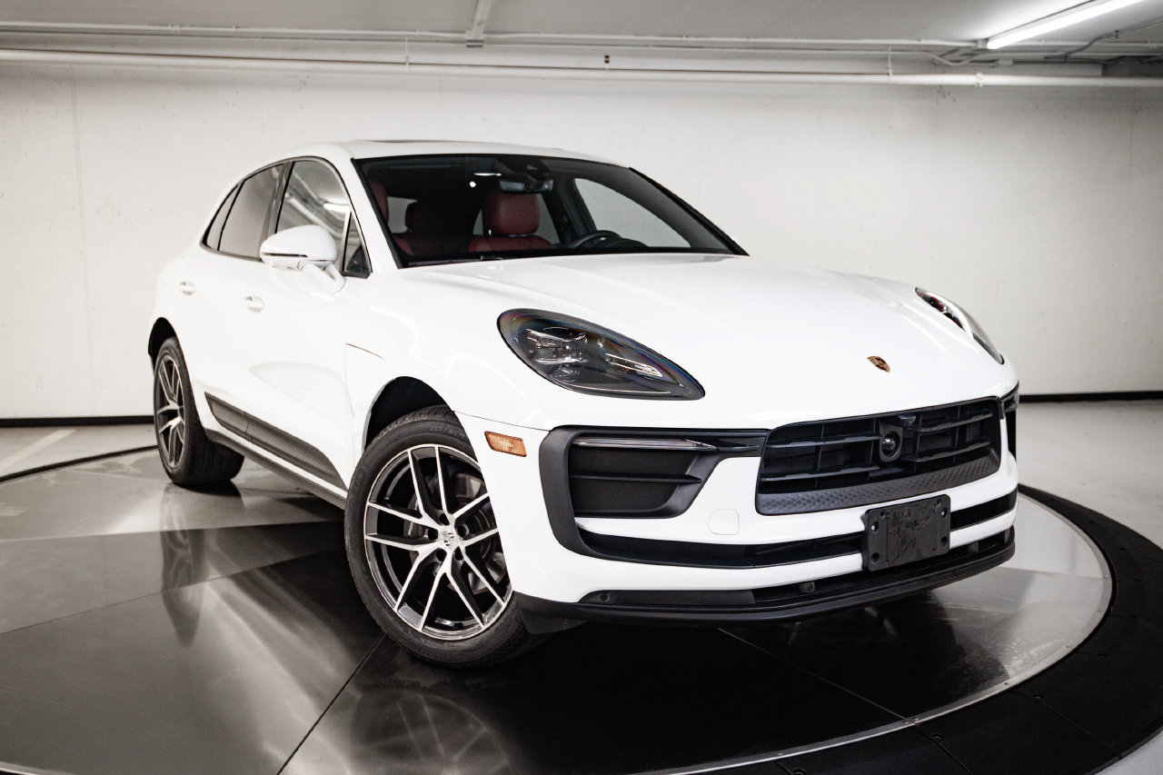 Certified 2024 Porsche Macan AWD/4WD image 9