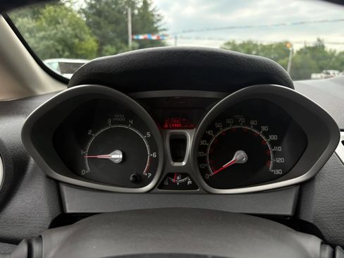 Used 2013 Ford Fiesta SE FWD image 30