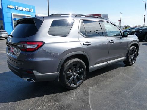 Used 2025 Honda Pilot Black Edition image 5