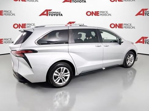 Certified 2021 Toyota Sienna Limited FWD image 7