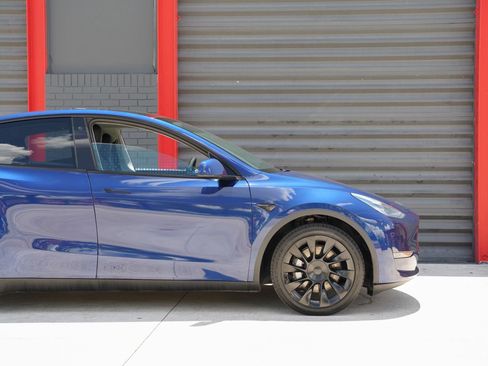 Used 2023 Tesla Model Y Long Range AWD/4WD image 4