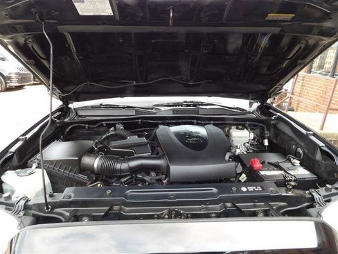 Used 2018 Toyota Tacoma TRD Off-Road image 27