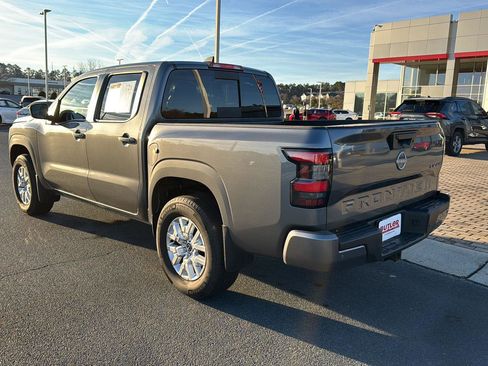 Used 2024 Nissan Frontier SV w/ SV Convenience Package image 3