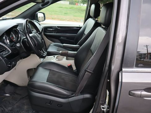 Used 2020 Dodge Grand Caravan SXT FWD image 18