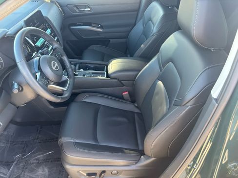 Certified 2025 Nissan Pathfinder SL w/ SL Premium Package image 12