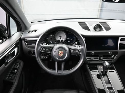 Certified 2023 Porsche Macan S image 17