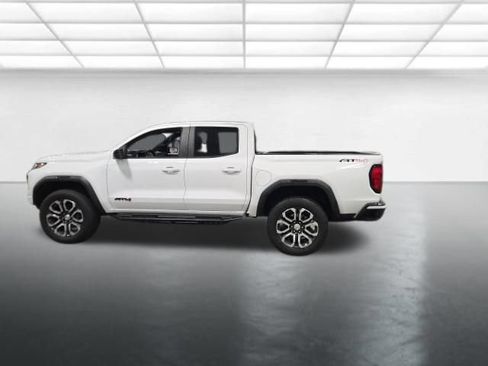 Used 2024 GMC Canyon AT4 w/ AT4 Premium Package AWD/4WD image 8