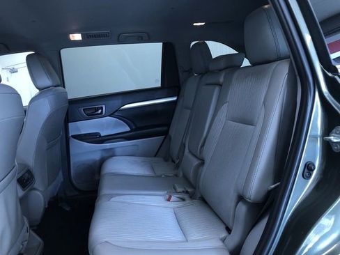 Certified 2019 Toyota Highlander Plus image 22