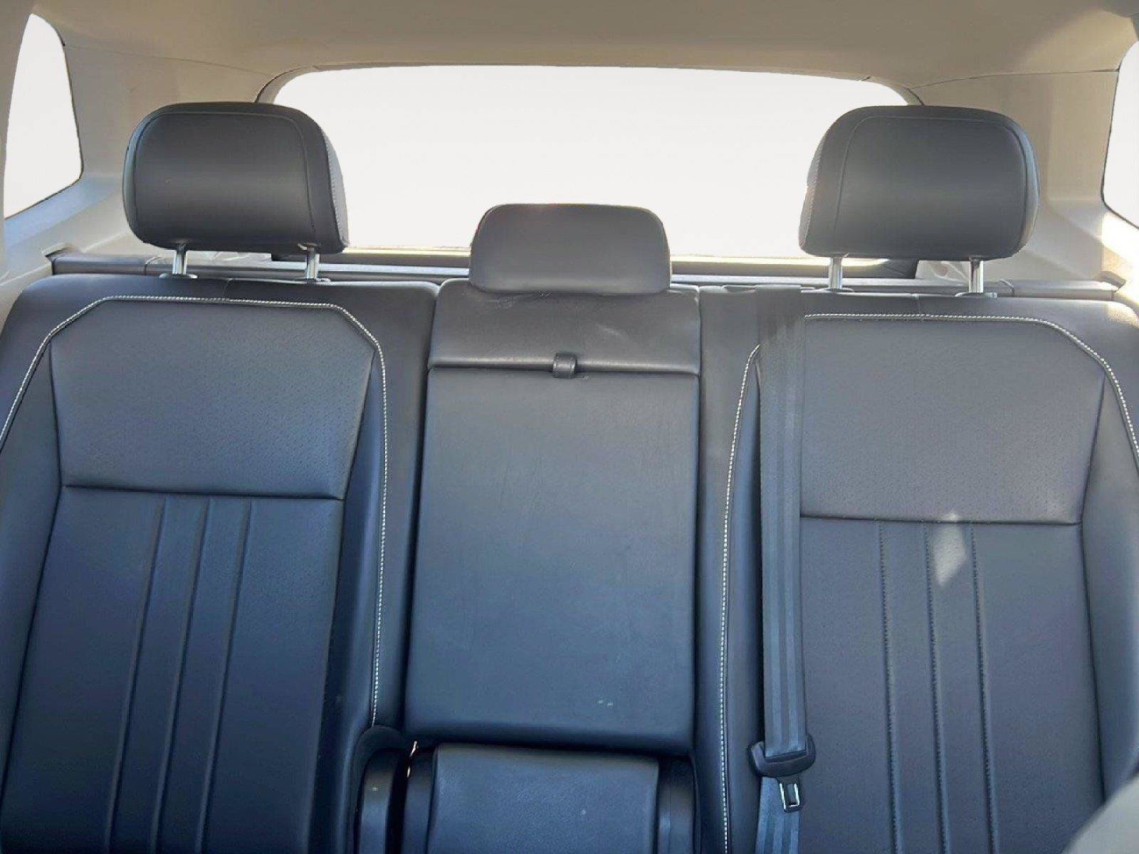 Used 2023 Volkswagen Tiguan SE AWD/4WD image 15