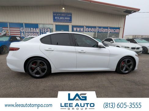 Used 2018 Alfa Romeo Giulia image 2
