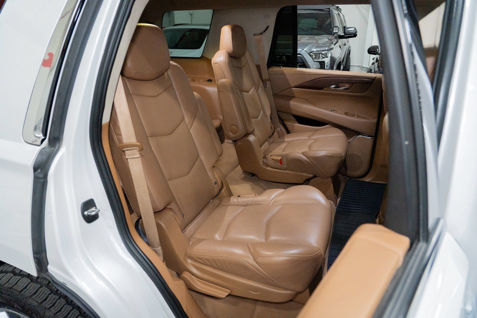 Used 2016 Cadillac Escalade Platinum AWD/4WD image 32