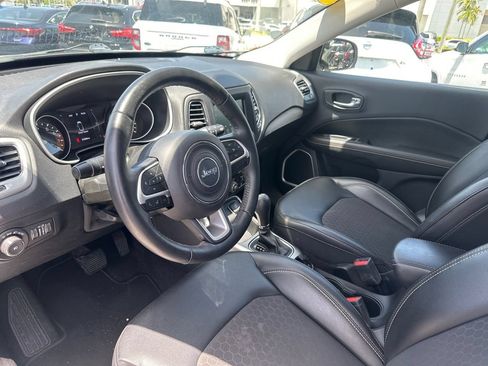 Used 2019 Jeep Compass Latitude FWD image 17
